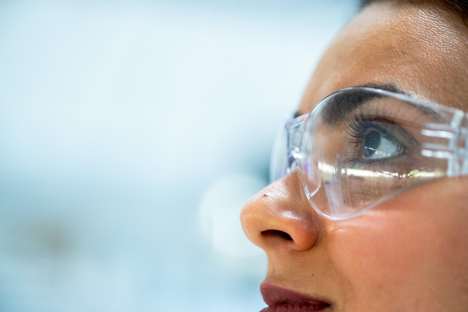 Cleanroom specialist with protective eyewear